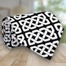 Padrão Elegante de Nó Celta Preto e Branco