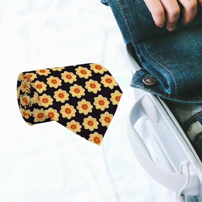 Gravata Padrão Floral Amarelo Dahlia em Preto (In Situ Rolled)