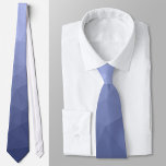 Gravata Padrão geométrico de gradiente azul da cinza<br><div class="desc">Acessórios gravatas masculinas com design geométrica moderna. Malha geométrica Elegante e legal do Triângulo com gradiente de cinza azul para ele.</div>