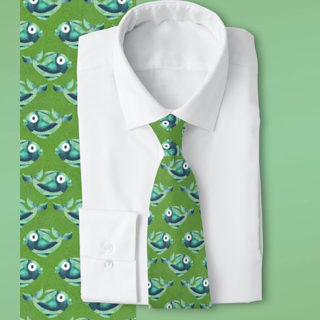 Gravata Padrão Verde Brilhante de Peixe (Whimsical green tie with wide-eyed cartoon fish pattern for fun, aquatic flair.)