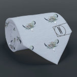 Gravata Padrinho de casamento de Casamento Russo de Dusty<br><div class="desc">Seus padrinhos de casamento vão ficar fantásticos nessas gravatas. Parte da nossa coleção de feiticeiros rústicos, este crânio de vaca do estilo ocidental é tocado com flores. Tem um charme de país para fazer excelente para um casamento moderno. Em um fundo azul empoeirado este é um olhar divertido e único...</div>