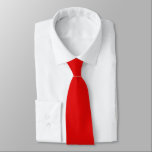 Gravata Padrinhos de casamento Vermelhos De Morango Casame<br><div class="desc">Gravata vermelha de morango para os padrinhos de casamento de casamento combinarem com os nossos suites de casamento Red Watercolor. Escondido atrás você pode facilmente personalizar com iniciais para que não haja erro em quem é a gravata de quem! A cor e a fonte das iniciais e também a cor...</div>