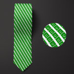 Gravata Pavilhão do padrão paquistanês<br><div class="desc">Flag of Pakistan Pattern Necktie destaca as cores nacionais do país a distância,  usando um design inteligente anjado. Após uma inspeção mais atenta,  o padrão repetitivo,  sem descontinuidades,  de bandeiras minúsculas mostra a bandeira nacional do país de uma forma esteticamente agradável.</div>