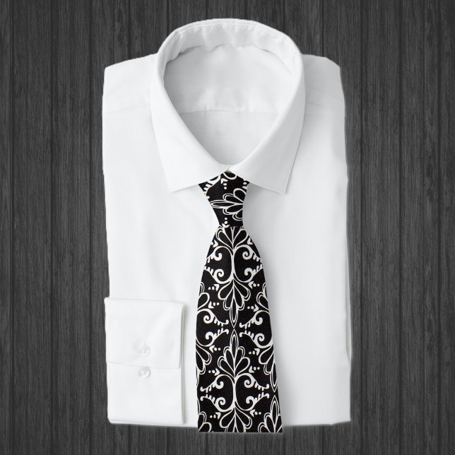 Gravata Perturbação Elegante Branca Preta (Classic black and white damask pattern with Gothic scrolls on men's necktie.)