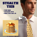 Gravata Pilha de Panquecas Colas Colas Amarelas Colas<br><div class="desc">De longe,  parece uma gravata típica de homens,  mas perto é uma pilha de panquecas com manteiga e xarope. Projetado em amarelo pastel. com conteúdo genérico.</div>