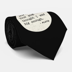 Gravata Pluto ERA grande bastante. Humor cósmico