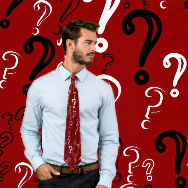 Gravata Pontos de Pergunta Distintas Tie- Branco, Preto, M (Man wears a necktie with a distressed pattern of black and white question marks on maroon.)