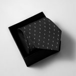 Gravata Preto monograma<br><div class="desc">Arranja-nos a amassada com o nosso colete preto monograma! Sleek e na moda,  esta gravata adiciona um toque de sofisticação a qualquer roupa. Personalize com suas iniciais para uma aparência personalizada. Perfeito para casamentos,  reuniões de negócios ou qualquer ocasião formal. Elevem seu conjunto sem esforço!</div>