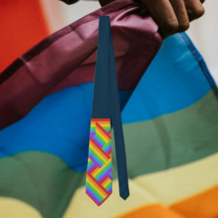 Gravata Pride Quarter: Acento da Bandeira Arco-íris