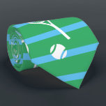 Gravata Raquetas Brancas legal de Tênis Rasas de Padrão Ve<br><div class="desc">Padrões Tênis de faixas brancas e verdes para ele | Tênis de Verão. Presente para tênis player, tênis de raquete branco em um fundo verde. Presente personalizado para um tênis. Trendy tênis jogadores em casa. Presentes modernos de jogador de tênis. Legal presente moderno para o seu treinador de tênis ou...</div>