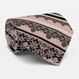 Gravata rendas pretas, trabalho aberto, fundo castanho, be