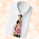 Gravata Rosas rosa no Harlequin<br><div class="desc">Bonito a rosa! Grandes rosas cor-de-rosa com embelezamento dourado sobre fundo de diamante de harlequin preto a negrito</div>