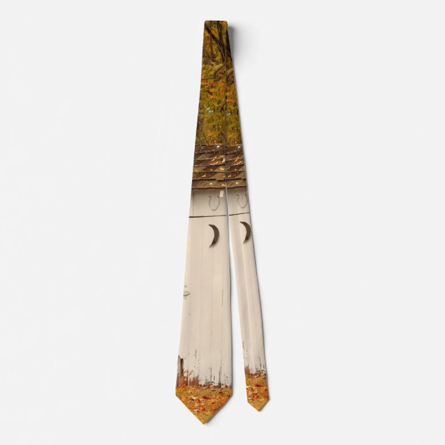 Gravata Rural - Outhouse - Quando a natureza chama (Frente)