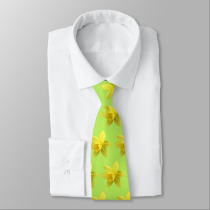 Gravata Sangue de Daffodil Amarelo no Colo Verde Claro