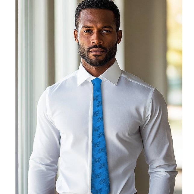 Gravata Satin de Jacquard Azul Elegante  (Man wearing blue tie)