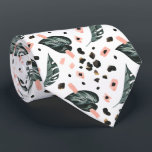 Gravata Selva tropical| Monograma de Leopardo Rosa<br><div class="desc">Trendy monogrammed design. Clássico e elegante esta gravata torna o acessório perfeito. Adicione seu texto personalizado a este design usando as caixas "Editar este modelo de design" no lado direito do item ou clique no botão azul "Personalizar" para organizar o texto, alterar as fontes e cores e também adicionar informações...</div>