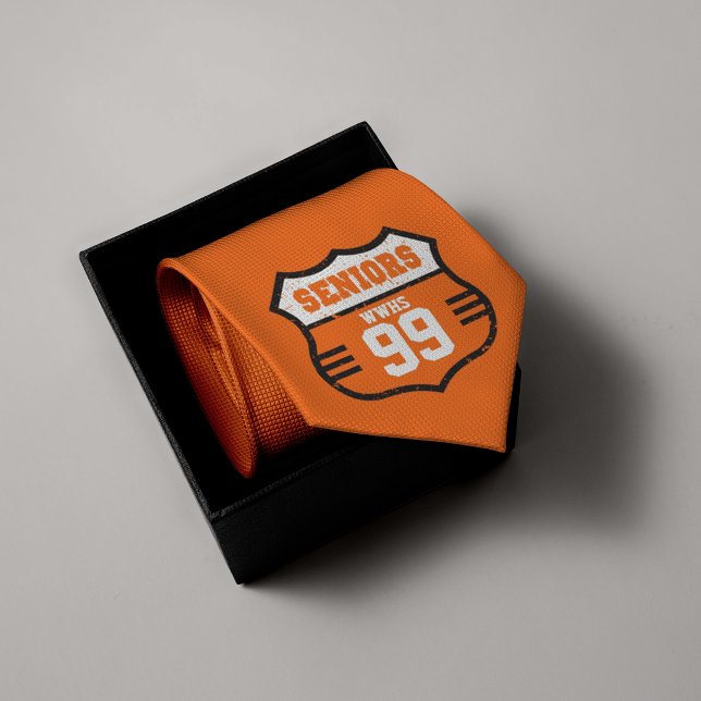 Gravata Sinal de estrada dos Mais velho angustiados laranj (Criador carregado)