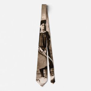 Gravata Srta. Annie Oakley com Arma, Retrato Fotográfico A