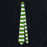 Gravata STRIPES Verde qualquer cor<br><div class="desc">Listras horizontais contra branco. As linhas brancas podem ser recoloridas - sintam-se livres para brincar com a cor de fundo para criar novos efeitos! Essas gravatas são fornecidas em várias cores e duas versões por cor - com faixas largas ou faixas apertadas.</div>