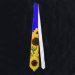 Gravata Sunflower Neck, Ucrânia, Sinalizador Ucraniano<br><div class="desc">Gravatas de girassol dão apoio à Ucrânia, pacificação, empate ucraniano - independência juntos - vitória! Vamos faz do mundo um lugar melhor - todos juntos! Um mundo melhor começa - depende - precisa de você também! Você pode transferir para mais de 1000 produtos Zazzle. Redimensionar e mover ou remover e...</div>