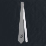 Gravata Tie de Cinza Monograma<br><div class="desc">Ninguém ficará melhor do que você quando vestir esta gravata com a sua inicial. Adicione a inicial que você deseja no campo fornecido. Você pode adicionar uma ou mais iniciais ou um nome,  a escolha é sua. O estilo,  o tamanho e a cor do tipo também podem ser alterados.</div>