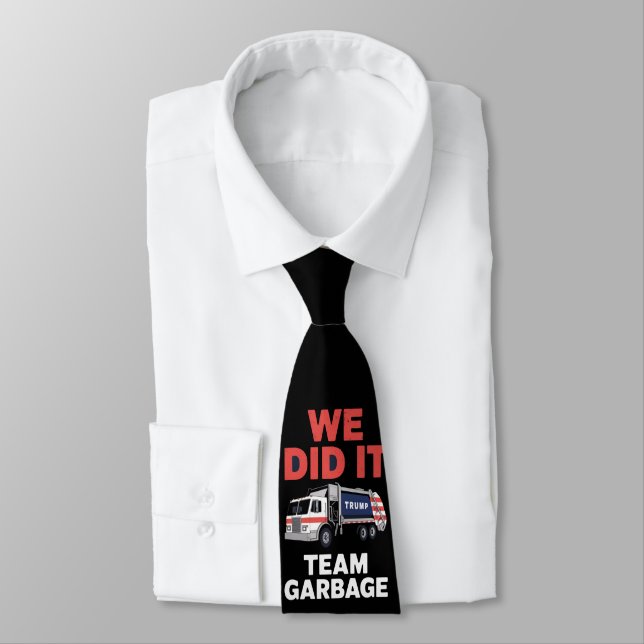 Gravata Trump 2024 Truck Garbage Nós Fizemos Ele Team Garb (Amarrado)