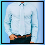 Gravata Verificação de Gingham Azul Claro e Branco<br><div class="desc">Gravata de Verificação de Gingham Azul Claro e Branco. Possui design elegante em paleta de cores azul e branco na moda pastel. Ultra-chic e perfeito para ocasiões casuais e formais. Faz o presente ideal para os homens,  para o Natal,  os aniversários e só por causa.</div>
