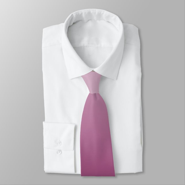 Gravata Vinho com gradiente de cor do pescoço masculino (Amarrado)