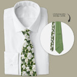 Gravata White Gardenia Floral Personalizada<br><div class="desc">Gardenia Branca,  gravata personalizada floral. Personalizado lá atrás com a data do casamento e noiva e os nomes do noivo.</div>