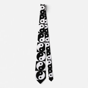 Gravata Yin yang preto e branco, novidade no pescoço