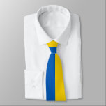 Gravatas de Sinalizador da Ucrânia<br><div class="desc">Articulação moderna e mínima com a bandeira da Ucrânia, com faixas amarelas e azuis. Estas gravatas da Ucrânia são totalmente personalizáveis: crie seu próprio dom exclusivo escolhendo facilmente qualquer cor, adicionando texto, foto, clipart e elementos gráficos design. Abra o editor do design Zazzle e descubra lindas fotos viagem patrióticas e...</div>