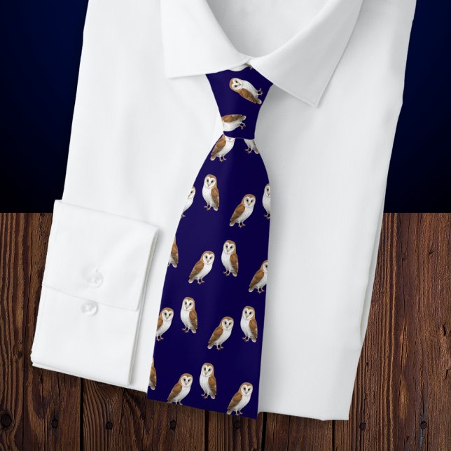 Gravatas Marinho com Padronagem de Corujas-das-tor (A stylish tie with pattern of barn owls on a dark midnight blue background)