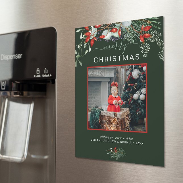 Greenery Feliz Natal Feriado Verde (You will love these beautiful Christmas cards! They feature botanical watercolor pine and berries.)