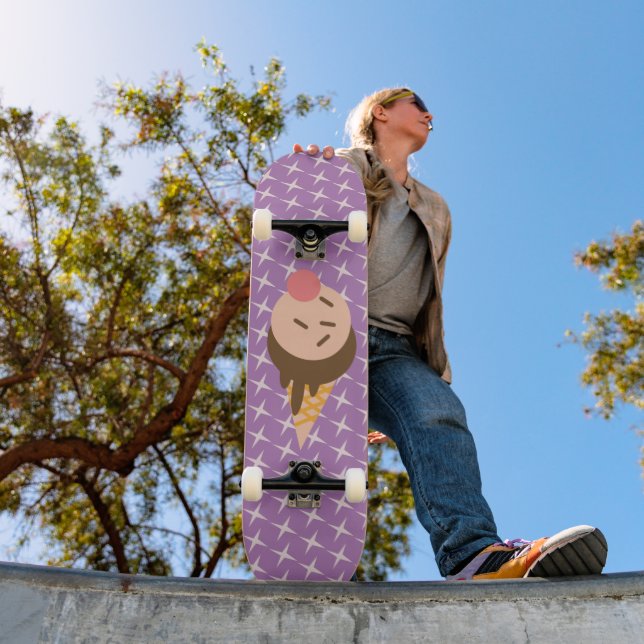 Groovy Ice Cream Pattern Purple Skateboard (Ao ar livre 1)