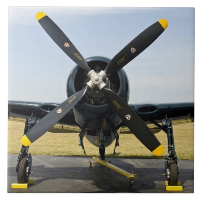 Grumman F8F Bearcat caça embarcado da Marinha em (Frente)