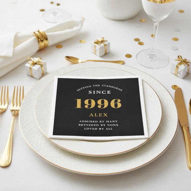 Guardanapo De Papel 30th Birthday Name 1996 Black Gold Elegant Chic (1996 paper napkin on a plate.)