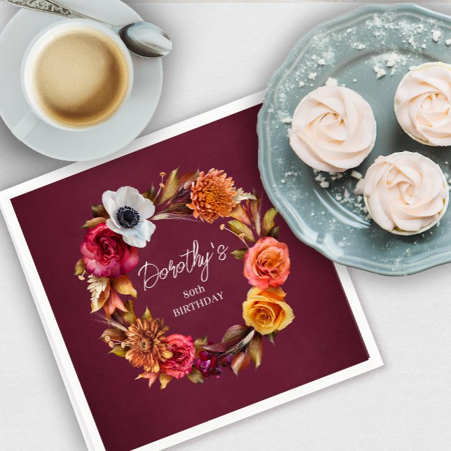 Guardanapo De Papel 80 Aniversário do Burgundy da Tona da Terra (A personalized fall floral napkin adds a special touch to your 80th birthday party decor. )