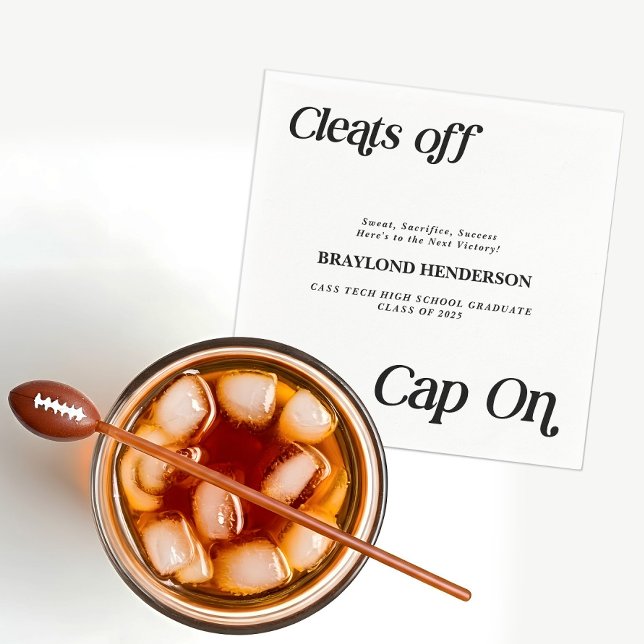 Guardanapo De Papel A graduação do Athlete limpa o Boné ativado (Cleats Off Cap On Athlete Graduation Party Paper Napkins)