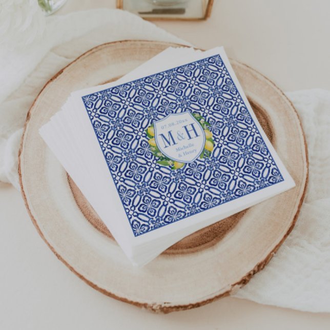 Guardanapo De Papel Amalfi Lemons Azulejo Azul Casamento de Monograma (Lemons monogram couples crest with Italian blue tile print)