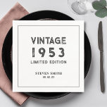 Guardanapo De Papel Aniversário do Ano Personalizado do Vintage Black<br><div class="desc">Torne a celebração de aniversário de seu amado especial com esses guardanapos personalizados elegantes com um ano personalizado de sua escolha. Você poderia mudar a cor de fundo também. Peça agora e crie uma manutenção única e memorável! | Preto e Branco Personalizado 40º 50º aniversário do 60º aniversário do 70...</div>
