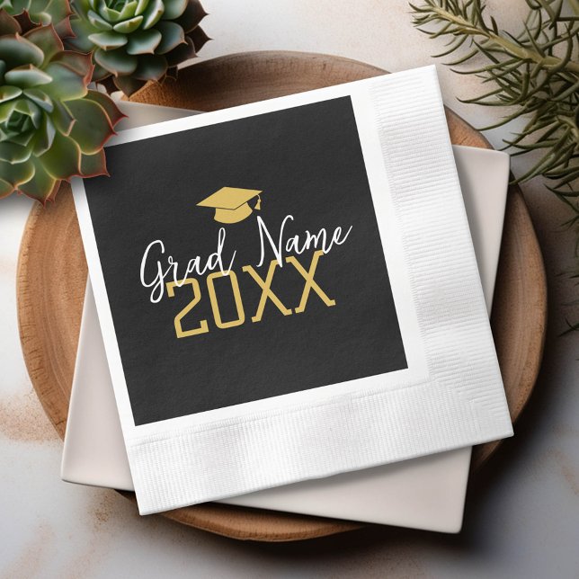 Guardanapo De Papel Ano Grande - Nome e Boné - Graduação Dourada Negra (Custom Graduation Party Napkin - Modern Black and Gold Design with Grad's Name)