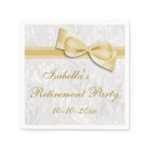 Aposentação de Arco de Faux Dourado e Damasco