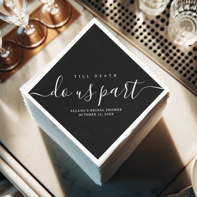 Guardanapo De Papel Até que a morte nos separe de preto e branco (A stack of "Till Death Do Us Part" black-and-white napkins on a drink bar.)