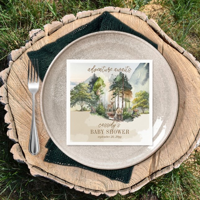 Guardanapo De Papel Aventura Russo Woodland Aguarda Chá de fraldas ("adventure awaits" with this rustic woodland bear and forest animals boy baby shower design.)