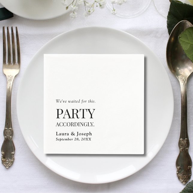 Guardanapo De Papel Bar de Casamento Divertidamente Adequado à Festa (Funny wedding bar napkins add playful charm and keep guests smiling all night.)
