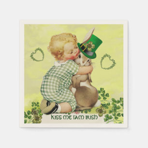 GUARDANAPO DE PAPEL BEBÊ QUE ABRAÇA O PARTIDO DO DIA DE ST PATRICK D