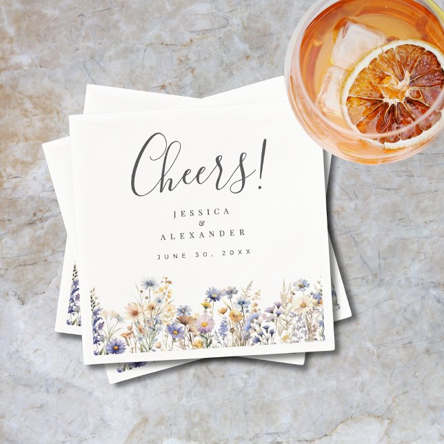 Guardanapo De Papel Bois Dusty Blue Selvagens Casamento Elegante (Cheers Dusty Blue Watercolor Wildflowers Elegant Wedding Cocktail Napkin with Wedding Details.)