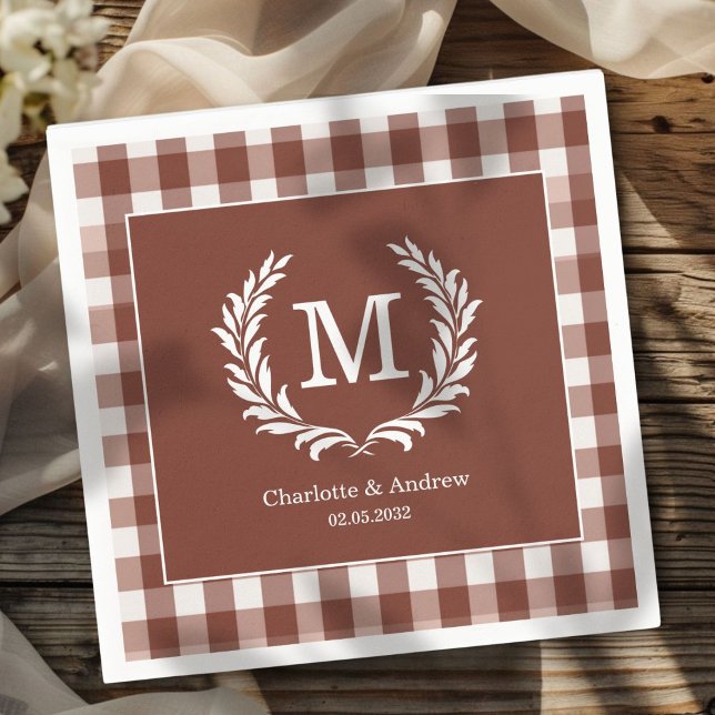 Guardanapo De Papel Brown Gingham Monographic Crest Personalizado (Brown Gingham Monogram Crest Custom Napkins with your Monogram, names and Date.)