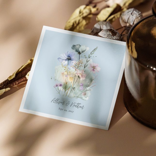 Guardanapo De Papel Casamento Azul Dusty Napkins com Flores Selvagens  (Personalized Dusty Blue Wedding Napkins with Blush Wildflowers)