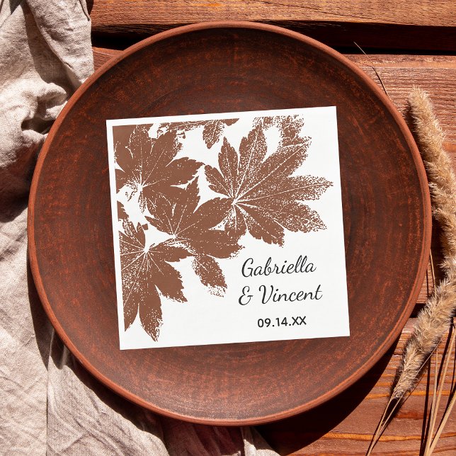 Guardanapo De Papel Casamento com Carimbo de Folha Castanha (Fall In Love with this natural woodland Autumn leaves disposable paper napkin.)